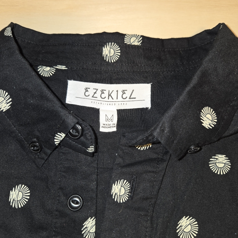 Men's M short sleeve shirt